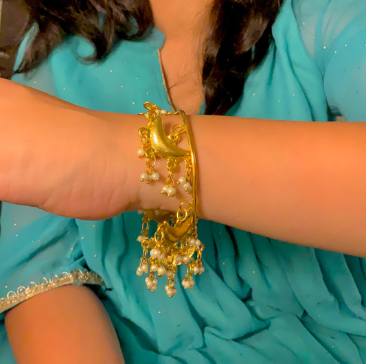 Chaand chor bangle