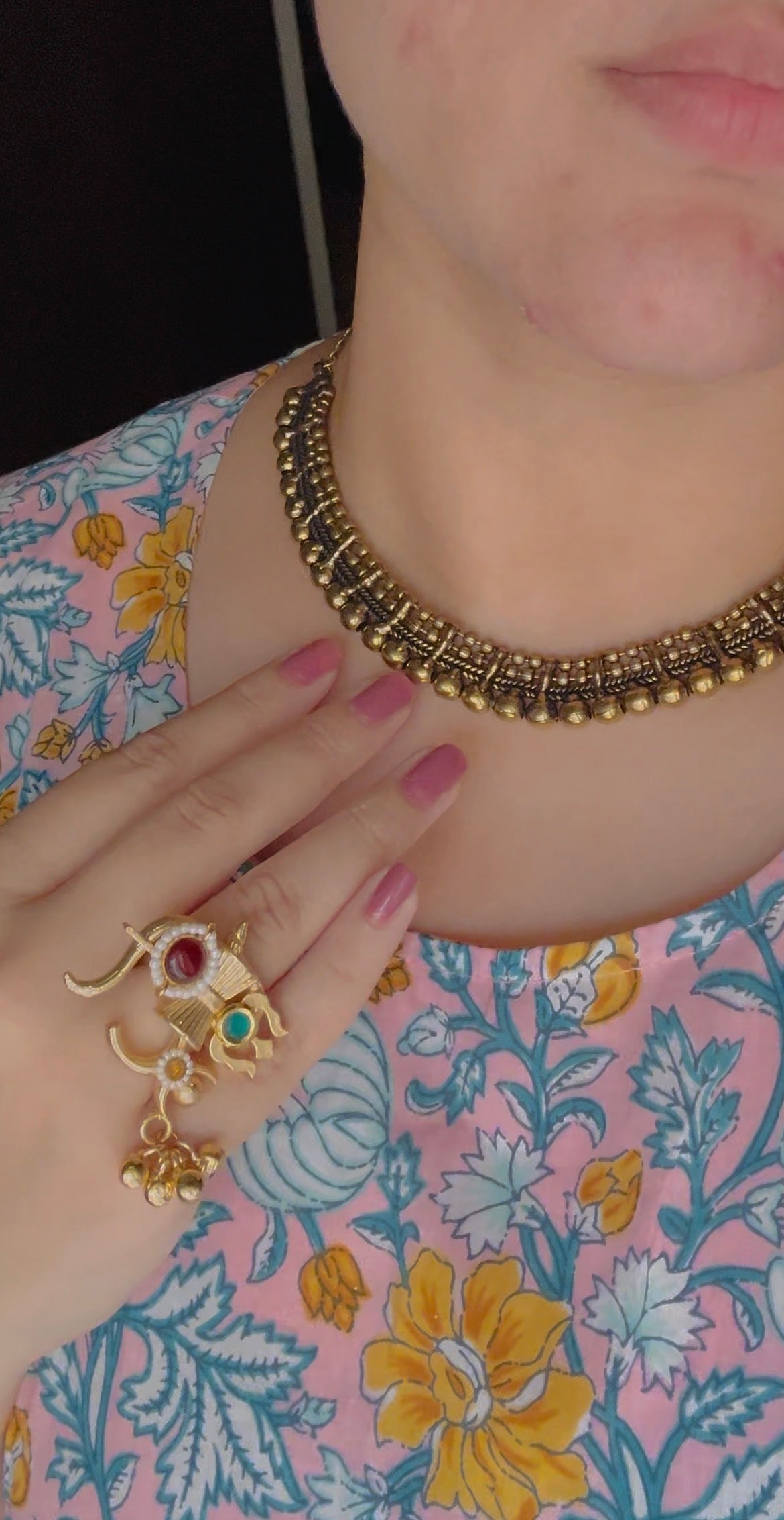 Gola choker