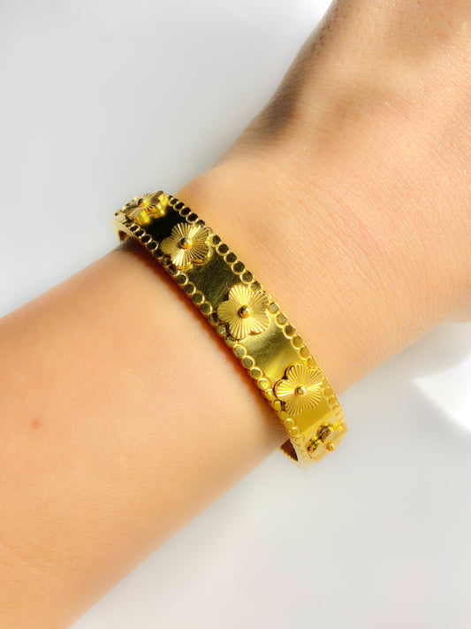 Astra cuff