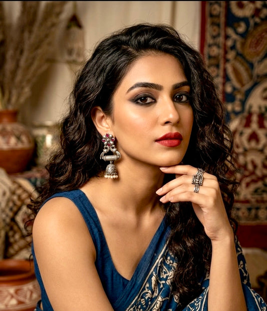 Sunehri jhumkas