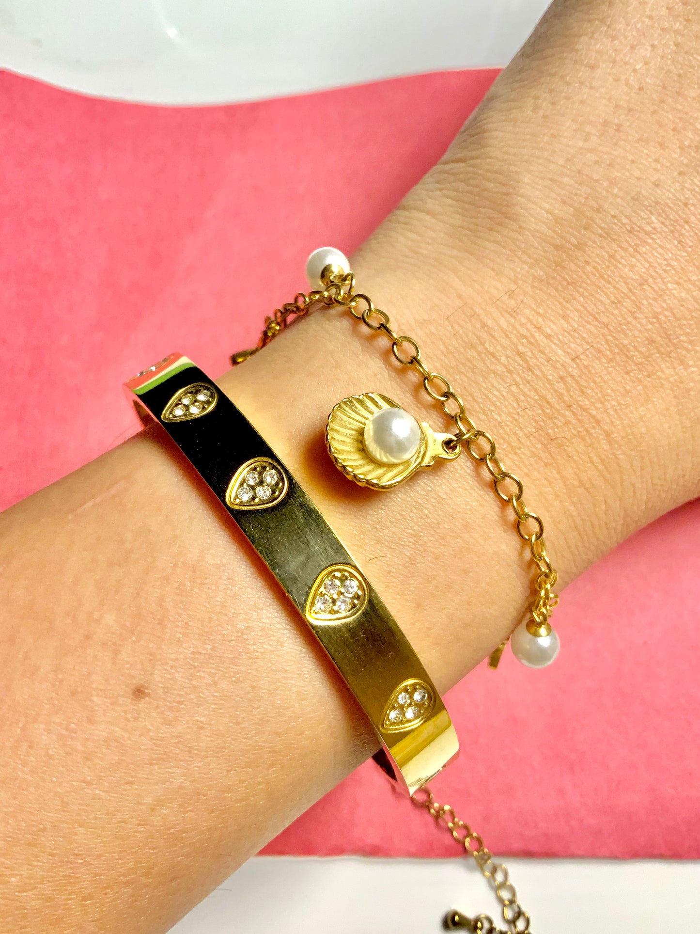 Naz cuff