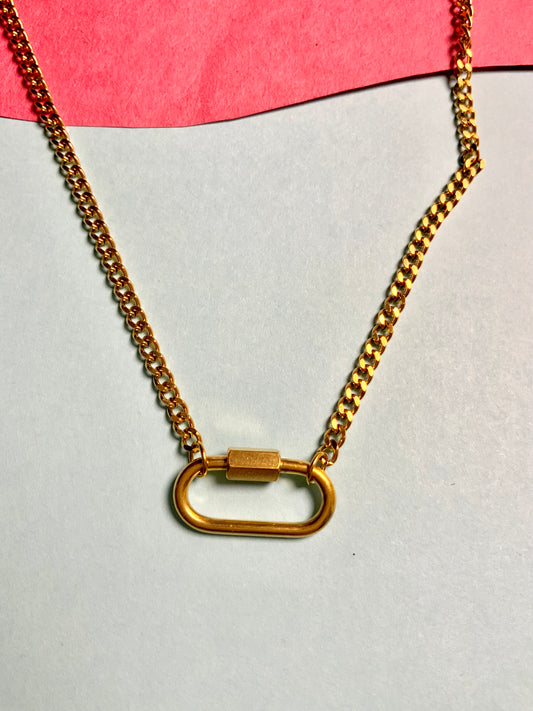 Carbiner curb necklace