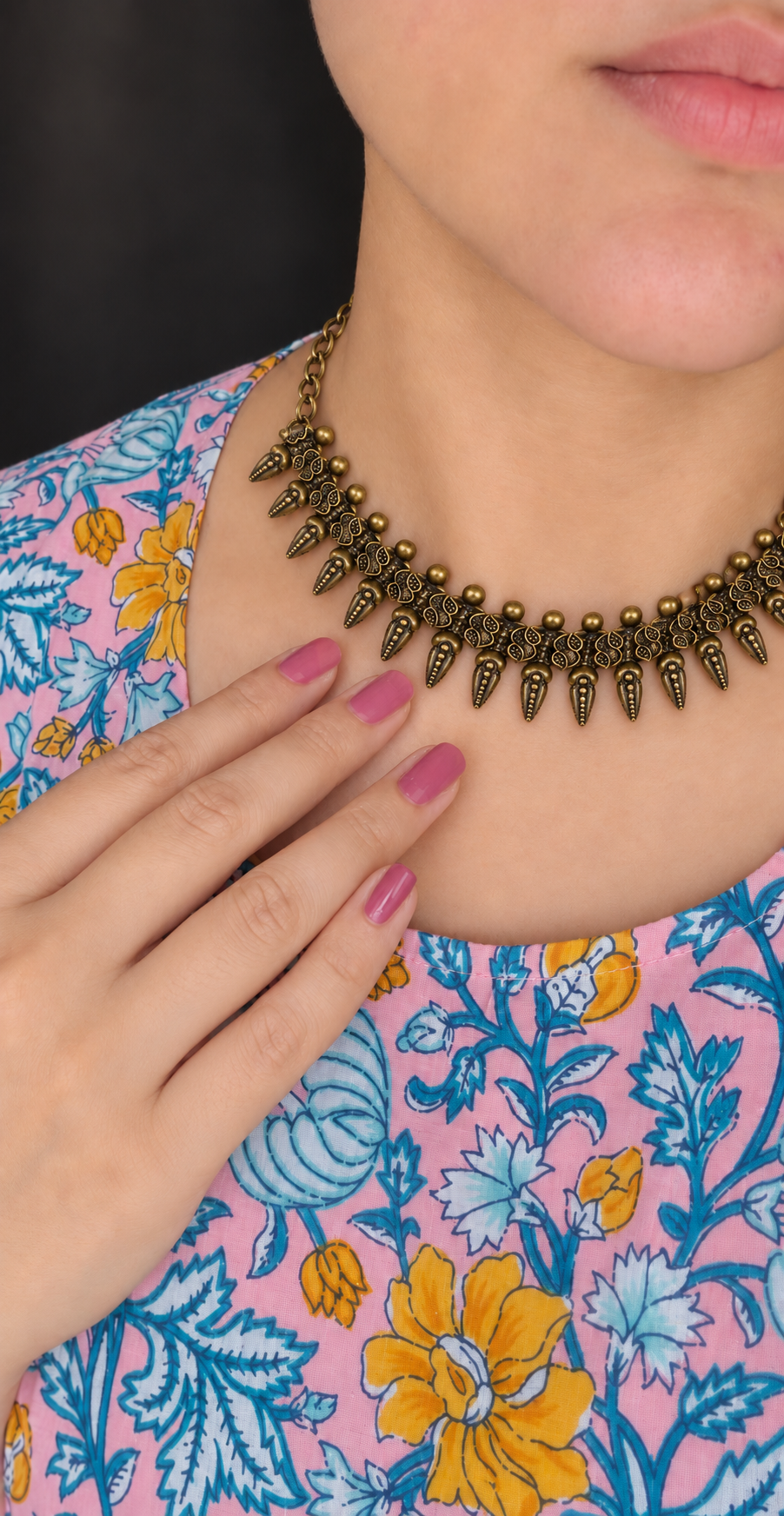 Teekhi choker
