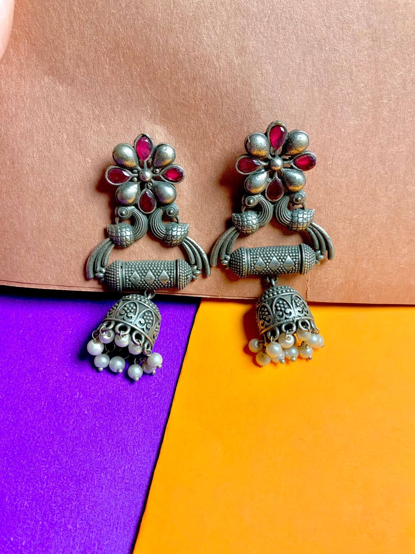 Sunehri jhumkas