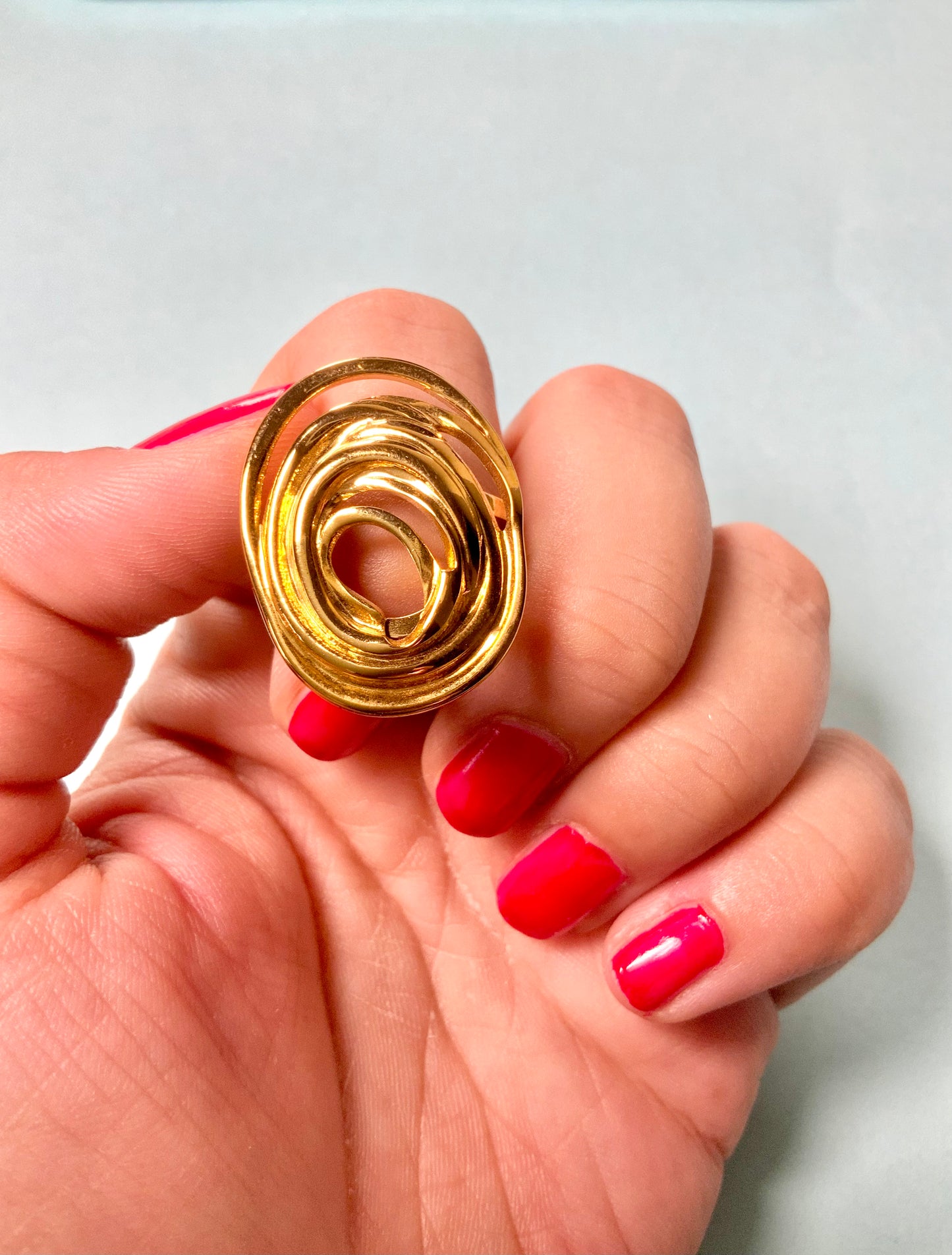 Bombshell ring