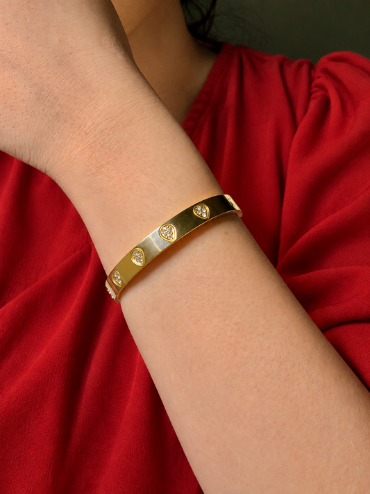 Naz cuff